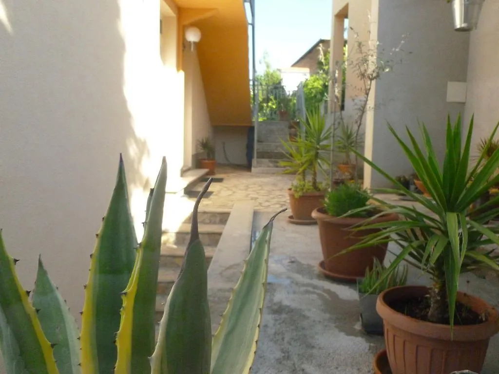 Luna Apartments Trogir